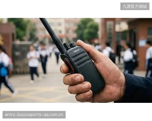 拓朋D30数字对讲机：高尔夫球场安全员的户外巡场通信伙伴
